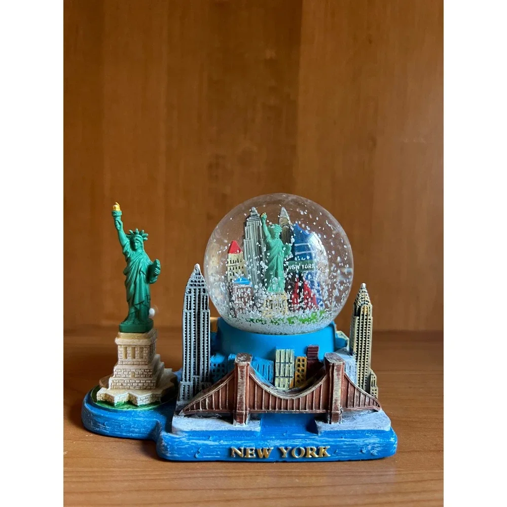 New York City Skyline Snow Globe Statue of Liberty Brooklyn Bridge Souvenir 4.5